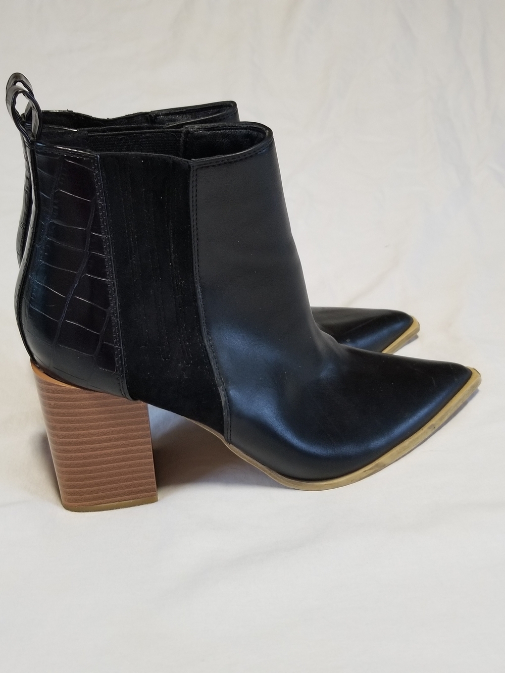 ZBY Women Size 8.5 Black Slip On Pointy Toe Ankle Boots 218EB